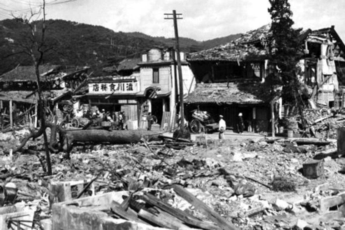 Hiroşima'ya atom bombası atılmasının üzerinden 76 yıl geçti Hiroşima'ya atom bombası atılmasının üzerinden 76 yıl geçti